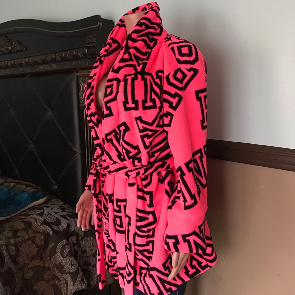 PINK Victoria’s Secret ROBE🔥🔥🔥 sleepwear